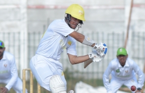  Maaz, Zubair half-centuries put Peshawar ahead 