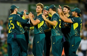  Johnson takes five-fer as Australia clinch T20I series 