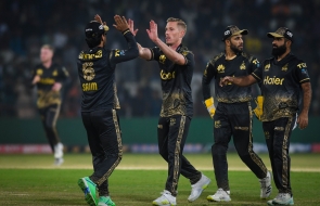  Luke Wood and Arif Yaqoob bowl Zalmi to a close win against Sultans 