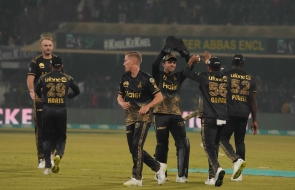  Rassie van der Dussen's 104* in vain as Zalmi beat Qalandars 