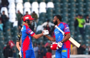  Kieron Pollard's bat produces fireworks to help Karachi Kings overcome Peshawar Zalmi 